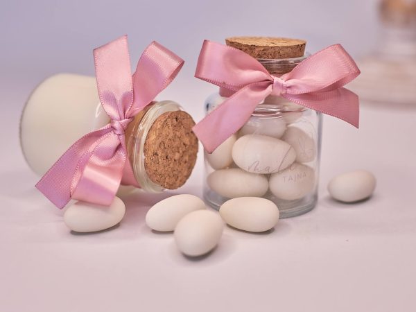 Staklenka s konfetima ili mini svijećom