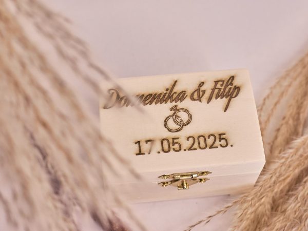 Personalizirana drvena kutija za prstenje
