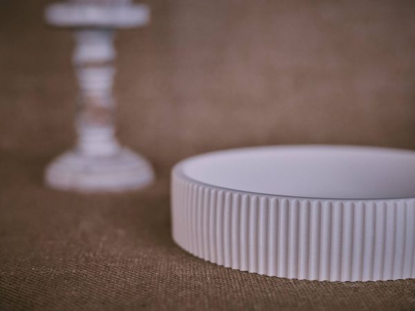 Rebrasti minimalistički pladanj