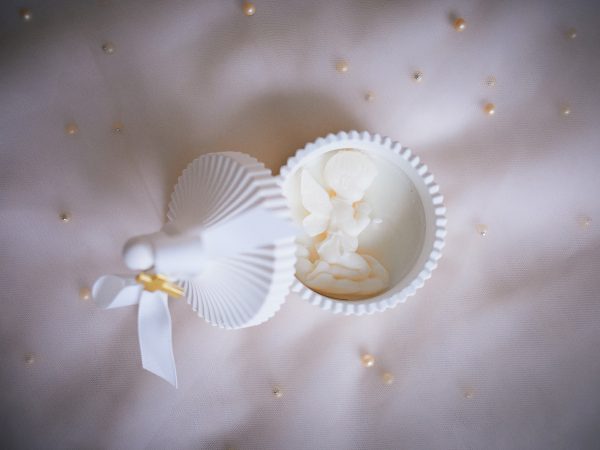 Svijeća "anđeo" u zdjelici